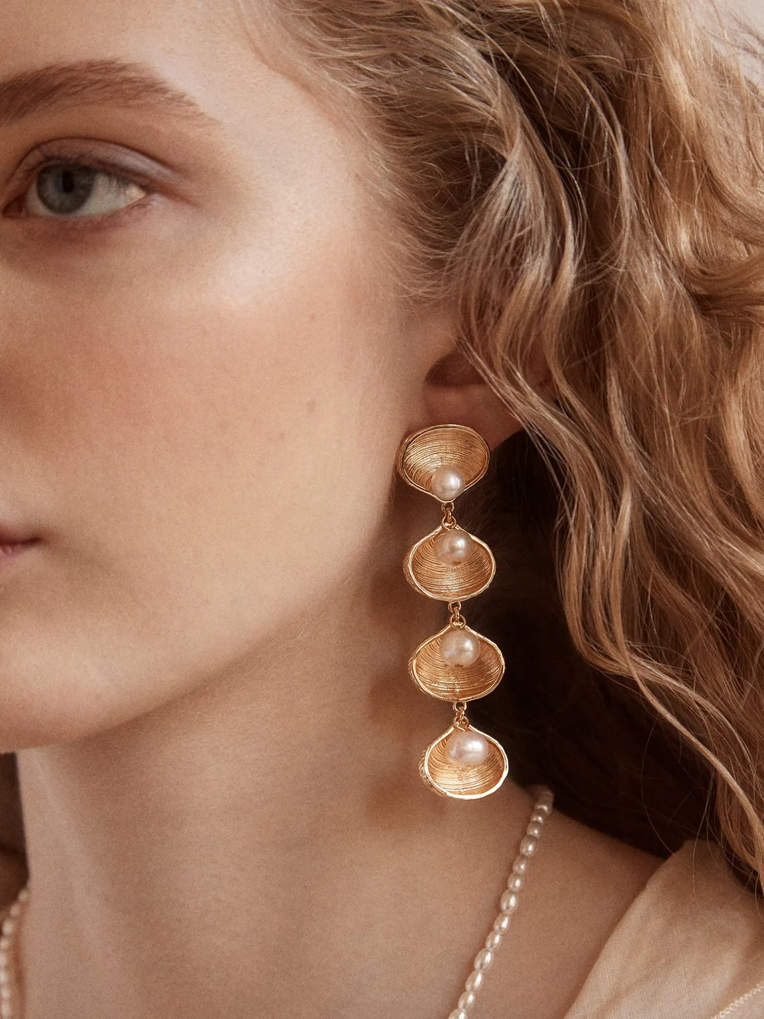 Calypso Seashell Earrings - Gold/Pearl