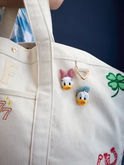 Disney 3D Character Pin - Daisy Duck