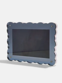 Picture Perfect Horizontal Acrylic Frame - Scalloped Shape