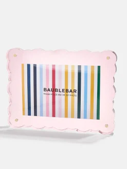 Picture Perfect Horizontal Acrylic Frame - Scalloped Shape