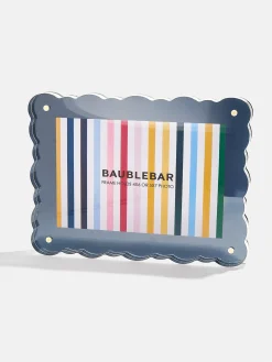 Picture Perfect Horizontal Acrylic Frame - Scalloped Shape