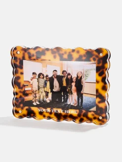 Picture Perfect Horizontal Acrylic Frame - Scalloped Shape